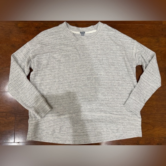 aerie Sweaters - Aerie Heathered Gray Women's Crew Neck Sweater